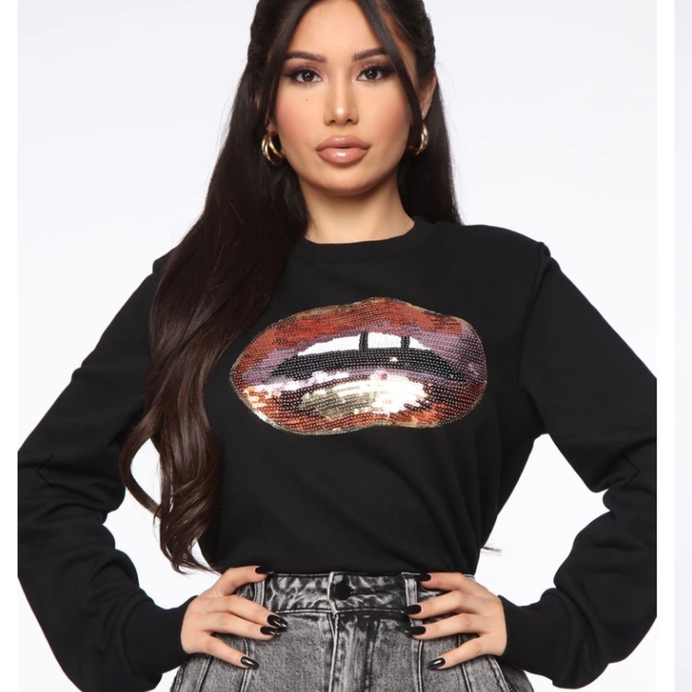 Black sweatshirt, glitter lips new without tags